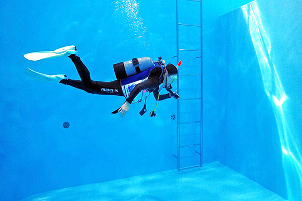 ダイビング専用温水プール