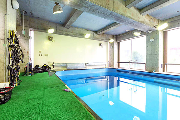 ダイビング専用温水プール